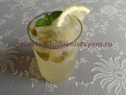 напиток из лимона и мяты