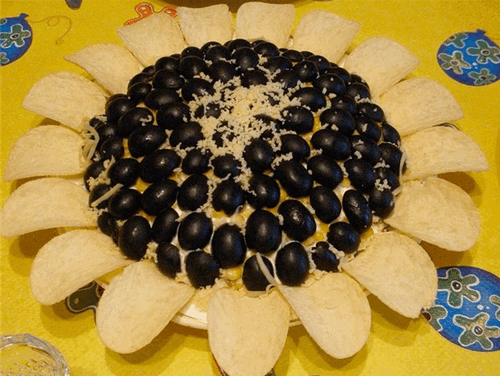 Салат «Подсолнух» с печенью трески